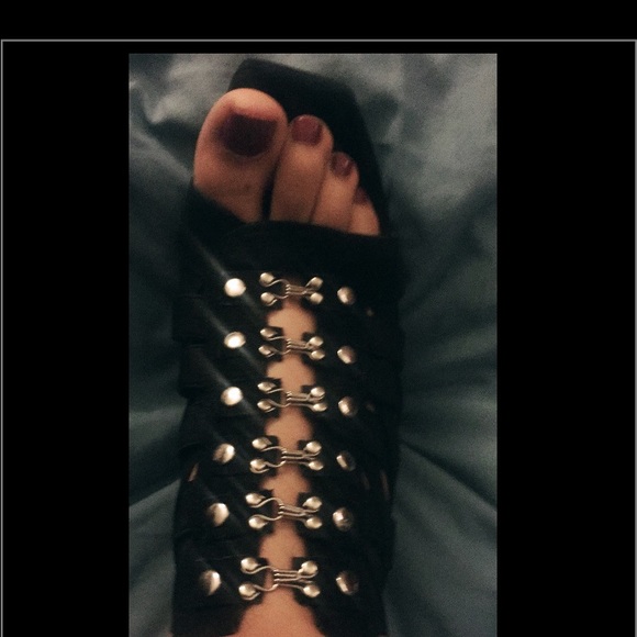 Jessica Simpson black heel - Picture 2 of 4